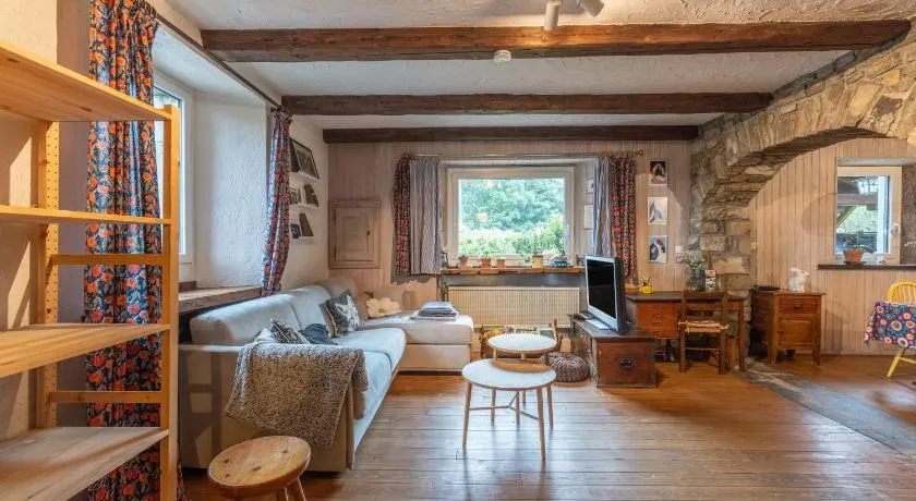 Chalet \"Magnifique Aux Carroz\" avec vue sur la montagne, terrasse privée et Wi-Fi - Image 1