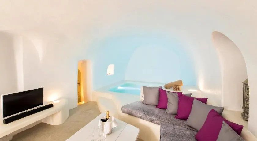 Kampanario Luxury Two-Bedroom Villa with Private Jacuzzi - Image 1
