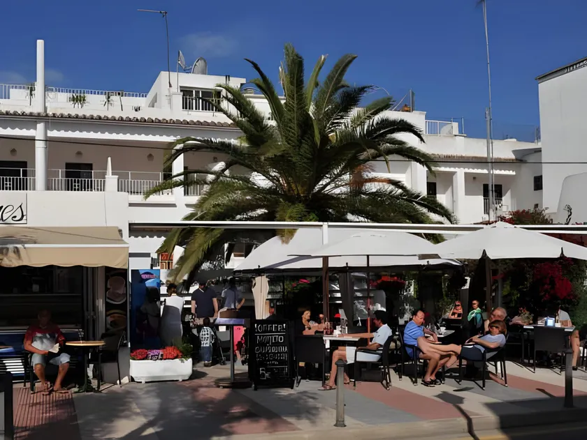 HOTEL ANTARES HAB. FAMILIAR - Hotel for 3 people in . - Image 1