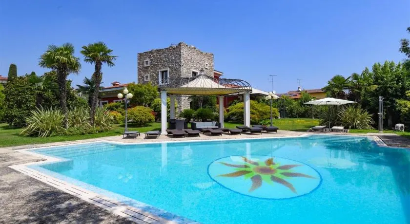 Private Luxury Villa with Pool - Image 1