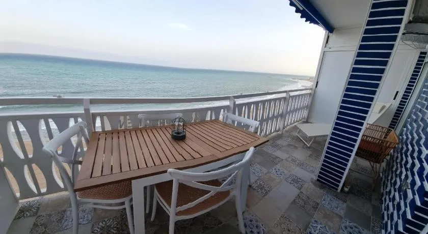 Apartamento L´espigo de Saoret primera linea playa Centro soleado y recien renovado - Image 1