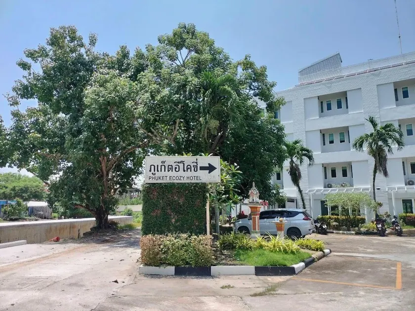 Phuket Ecozy Hotel - Image 1