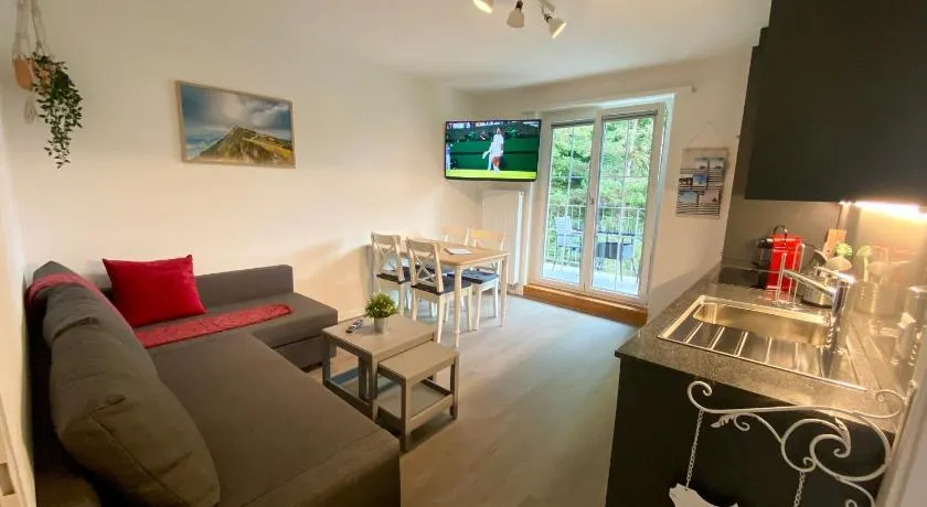 Beautiful flat with balcony and partial lake view - Image 1