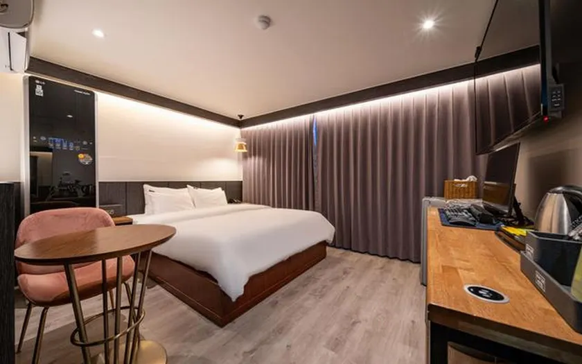 STAY201 - Image 1