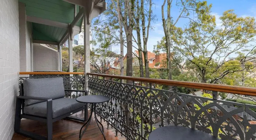 Perfect Stay By The Rocks w Balcony - Image 1