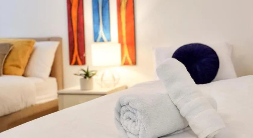 Comfy 2 bed Flat with free Parking, close to Tube - Image 1