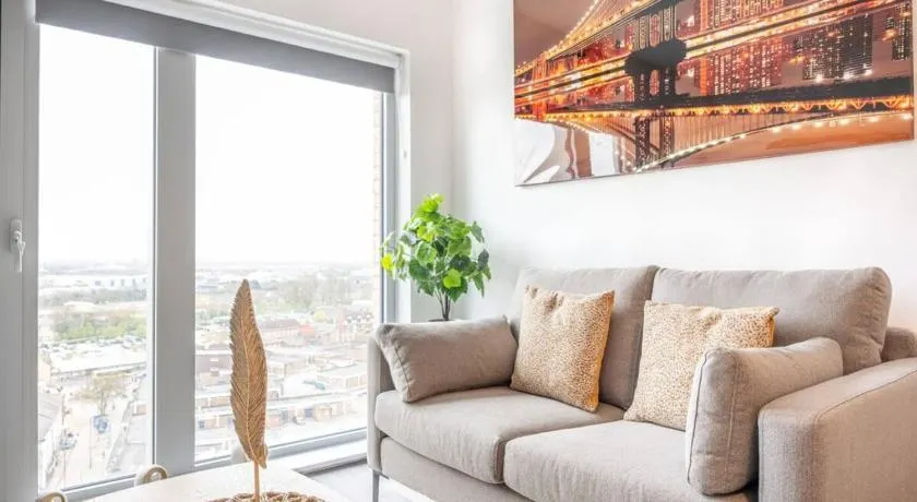 Elegant High Rise Retreat Stylish 2-Bed 2-Bath - Image 1