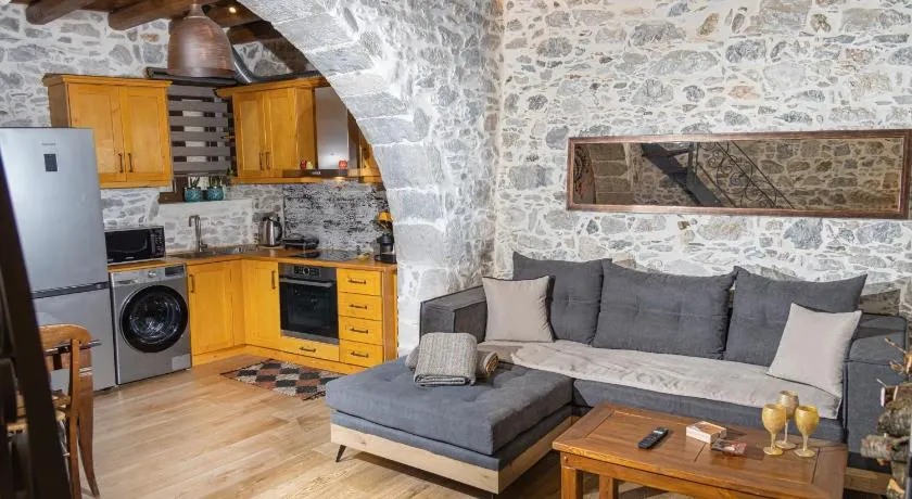 Stefanis Guest House - Image 1
