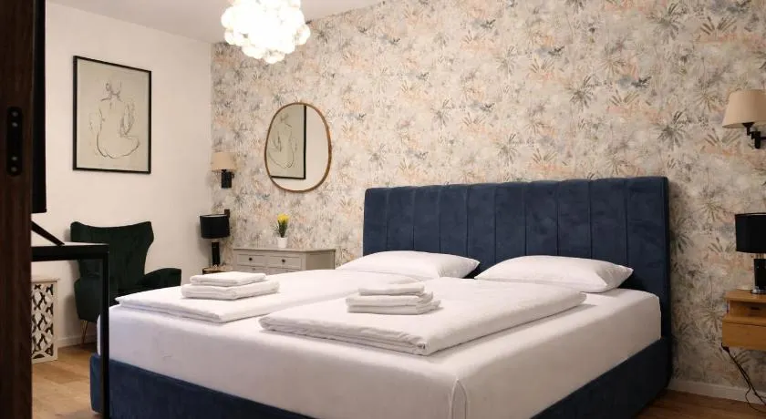 Hotel Triangle - Image 1