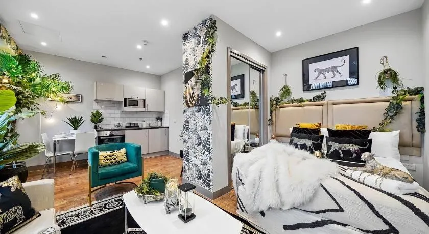 Boho Jungle - Luxury 1bed Apt- Long stay Discounts - Image 1