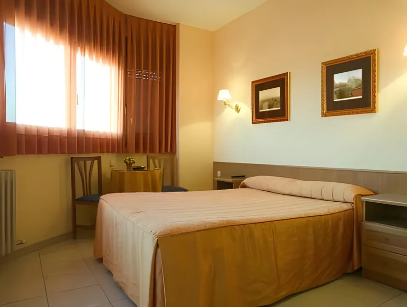 Hostal Montserrat - Image 1