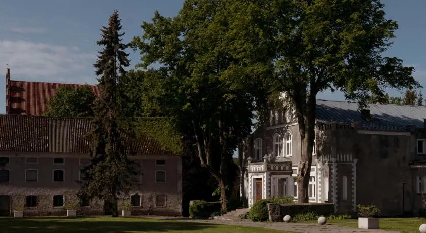 ŻAR - Dworek w Żarnowcu - Image 1