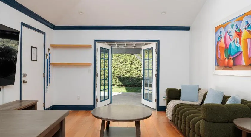 Cozy Private 1BR Near LAX & SoFi, Pet-Friendly - Image 1