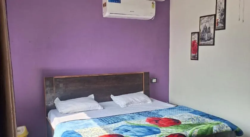 Gorakhnath Guest House - Image 1