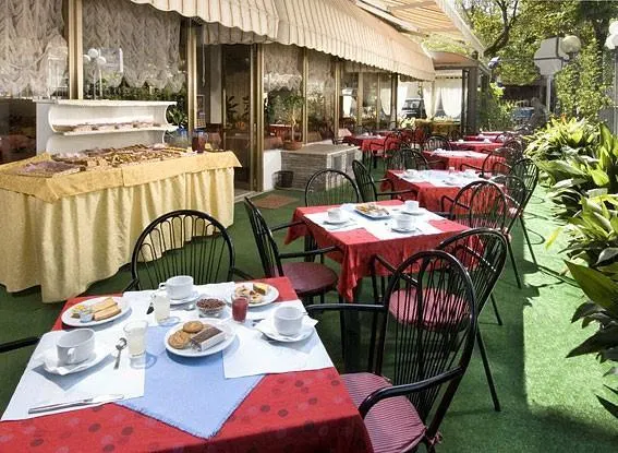 Hotel Alfredo's - Image 1