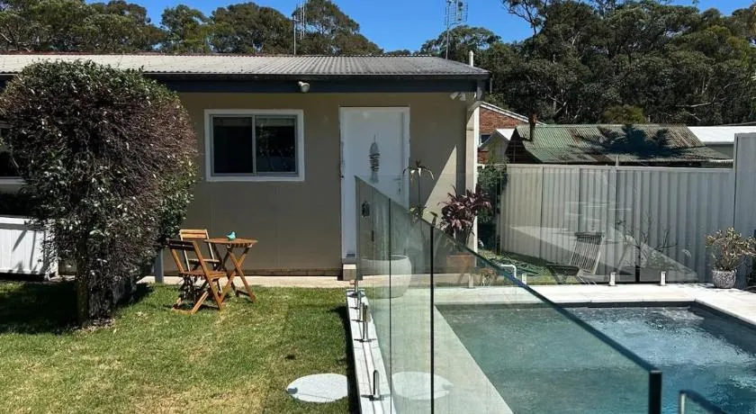 5 min stroll to the heart Of Huskisson - Image 1