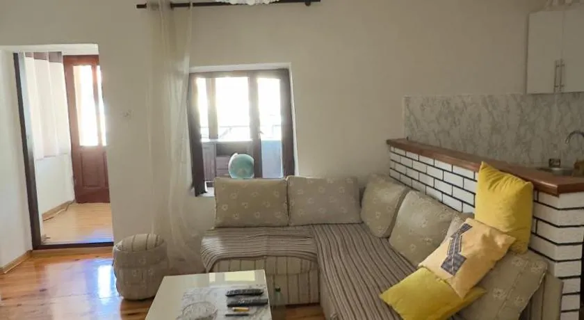 Apartment Dino - Image 1
