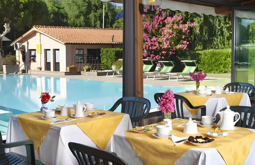 Hotel Villalago trasimeno - Image 1