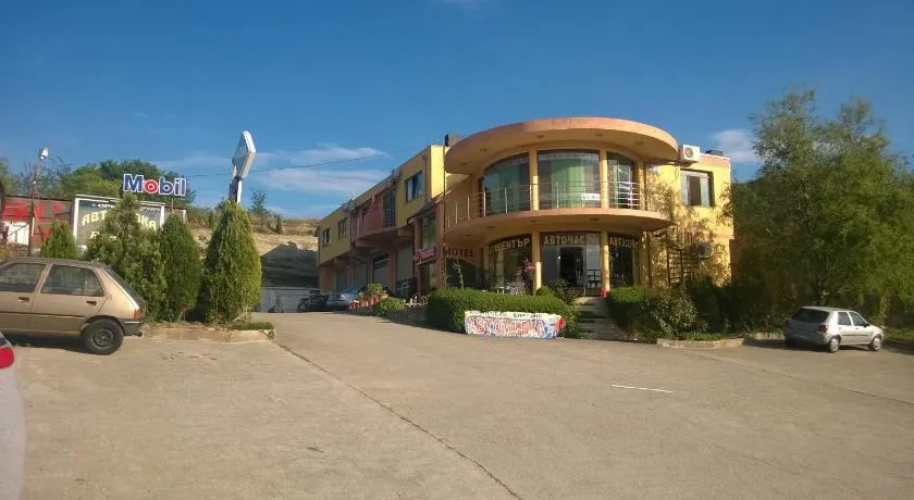 Motel Elegance - Image 1