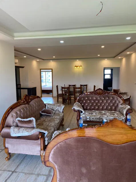 Luxurious 4BHK Flat with King Size Bed in Goa - Image 1
