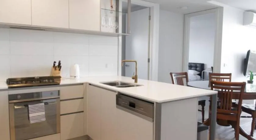 New Spacious 2 Bedroom With Gorgeous City Views - Image 1