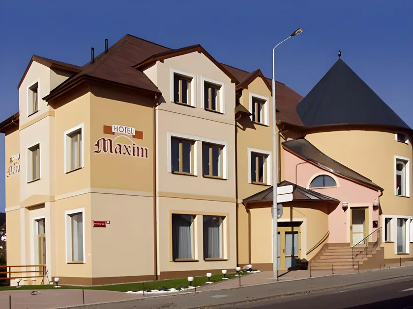 Family hotel Maxim - Image 1