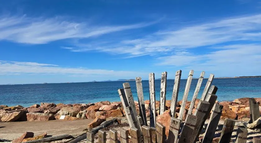 Esperance Break Away - Image 1