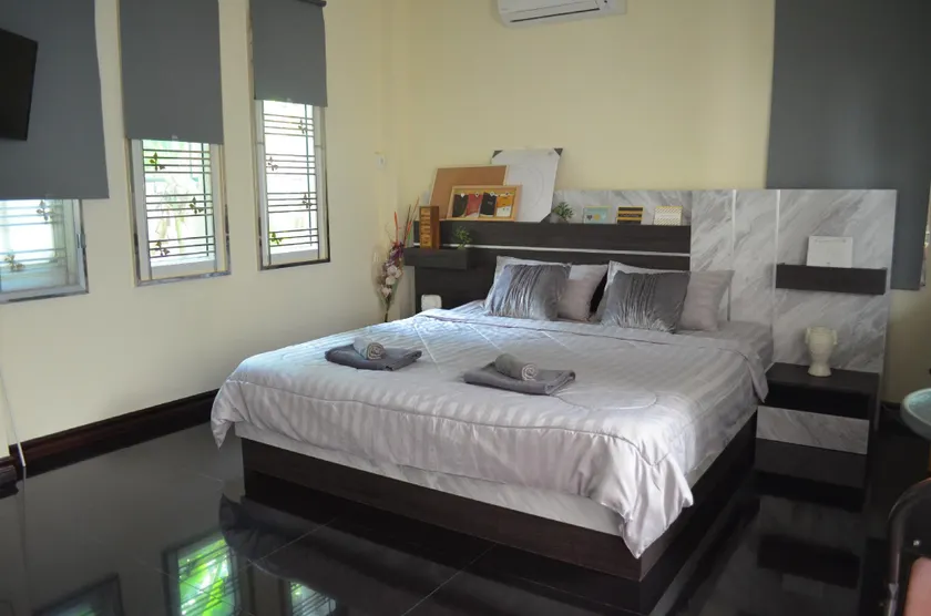 Modern room at Sabai Sabai Homestay Ayutthaya - Image 1