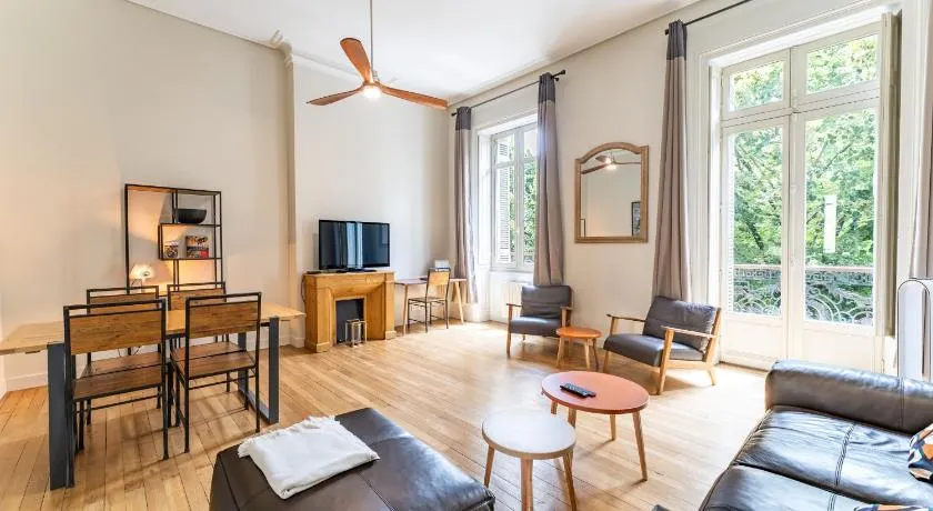 Magnifiques et lumineux Appartement de charme aux Quinconces ideal pour 4 ou 6 personnes - Image 1