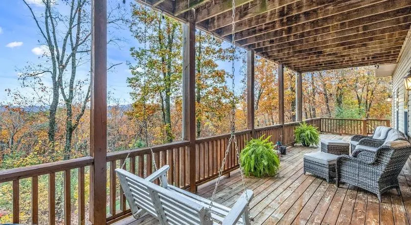 Bohemian Hideaway, Mountain and Valley Views, Pet Friendly - Image 1