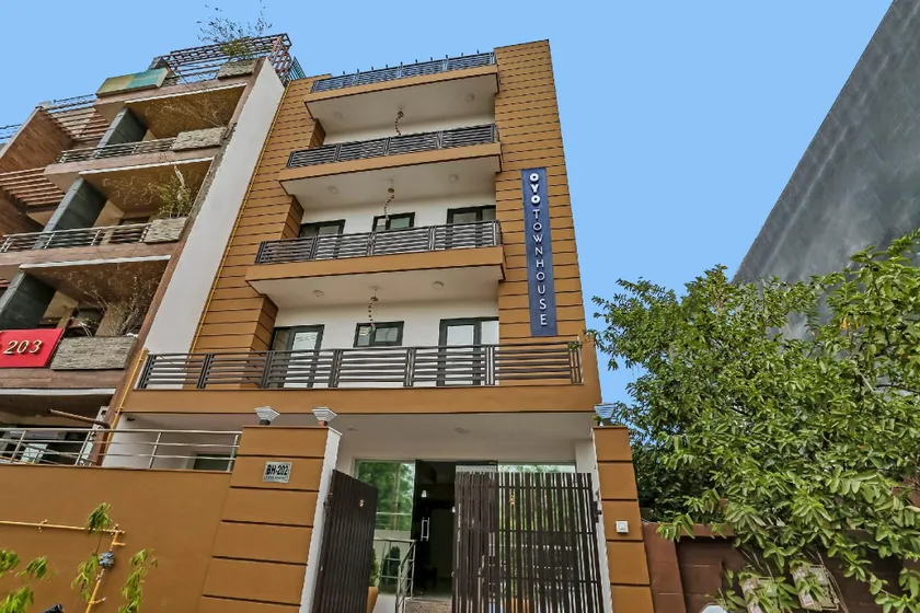 Townhouse Rumaisa - Image 1