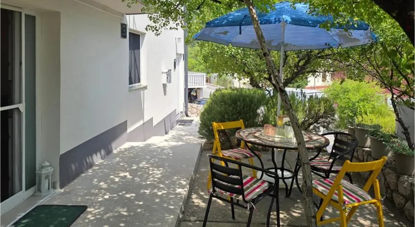 Stunning Apartment In Karlobag With House Sea View - Image 1