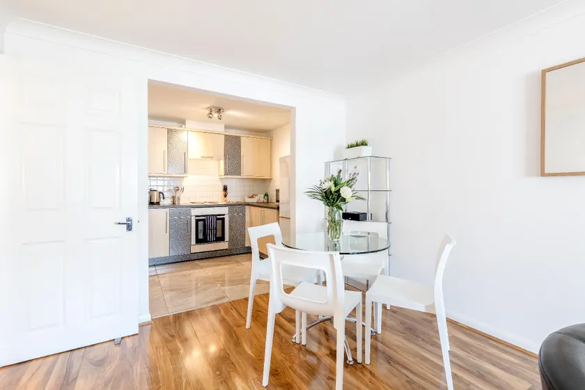 Roomspace Serviced Apartments- Regents Court - Image 1
