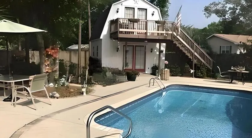 1 BR Studio Cottage with Kitchenette, Pool, Golf Cart, Private Balcony, Near Beach - Image 1
