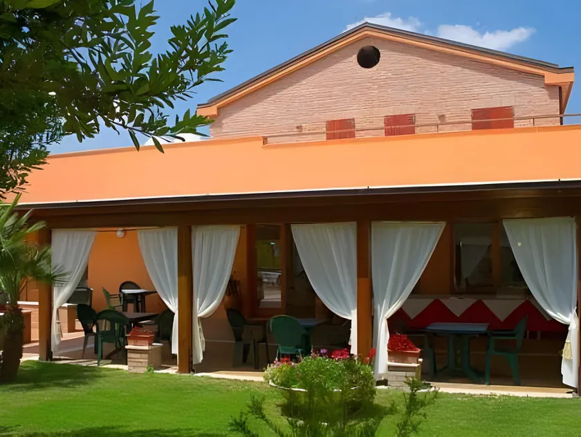 Hotel Le Cave - Image 1