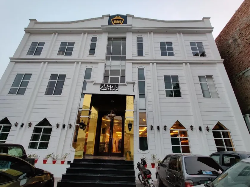 Royal Mansion Hotel - Image 1