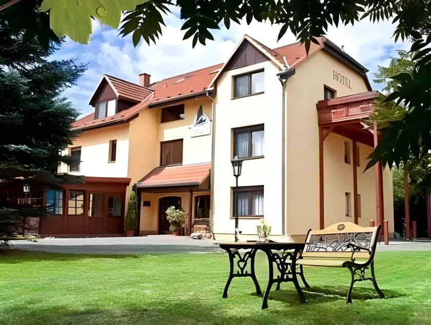 Garni-Hotel Kranich - Image 1