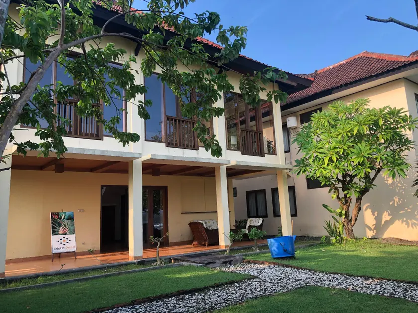 Disthi Pearl Center Guesthouse - Image 1