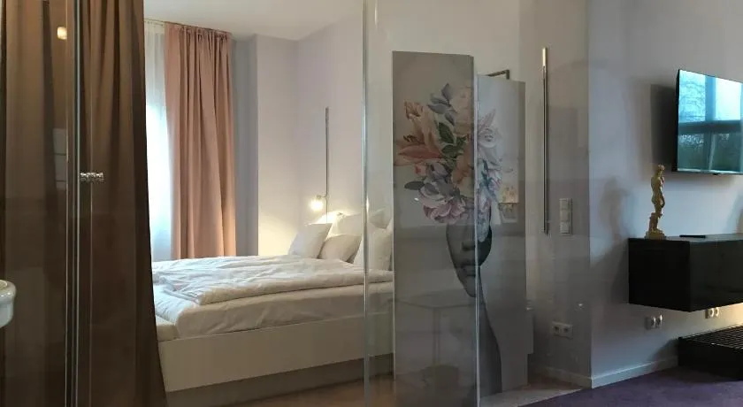 Lèvres Hotel - Image 1