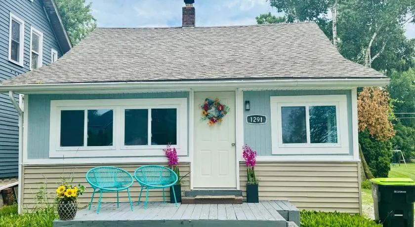 Charming Walled Lake MI Cottage - Image 1