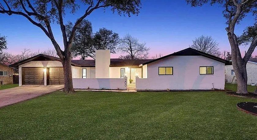 Charming Ranch Home Near Dell with Cocktail Pool - Image 1