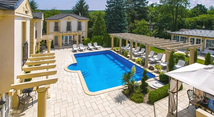 Luxury-Villas - Image 1