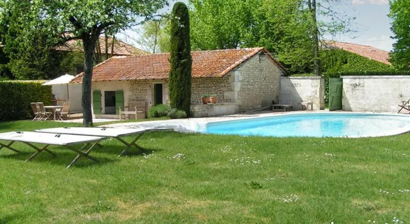 Voll ausgestattetes geräumiges Ferienhaus mit Garten, Grill und Pool | Poolblick - Image 1