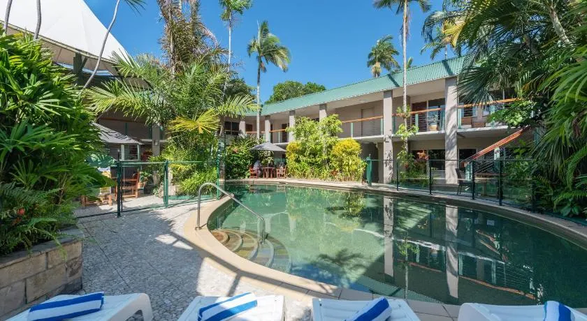 Bay Village Tropical Retreat - Image 1