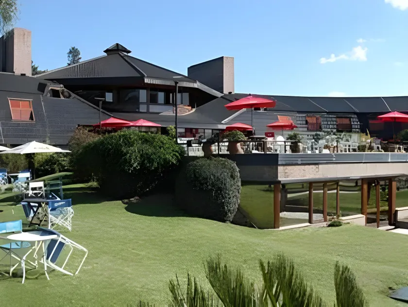 Portal del Lago Hotel - Image 1