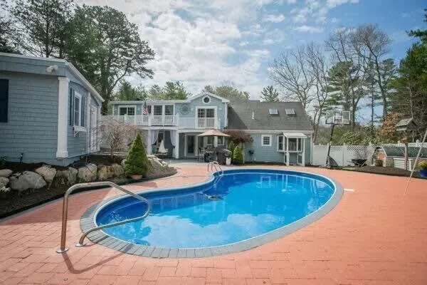 Stay On The Cape Vacation Rentals : Large Family Home With Pool Come Enjoy The Cape - Image 1