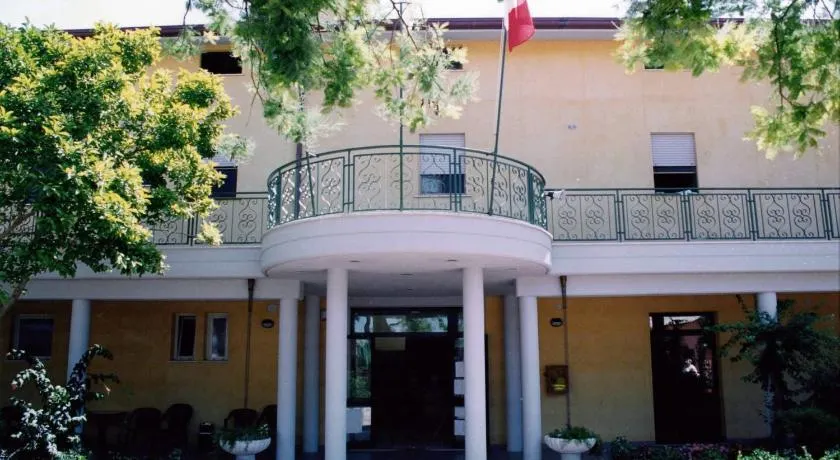 Hotel Mercede 2 - Image 1