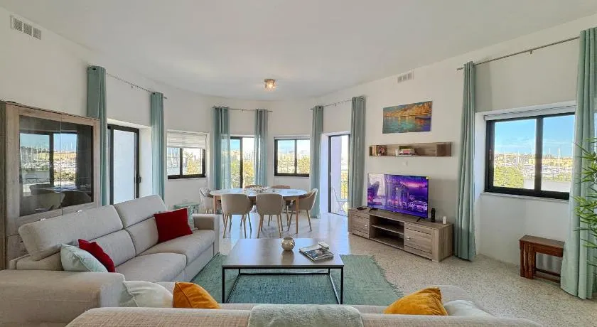 Spaciously Cosy 3BD Accomodation in Ta Xbiex - Yacht Marina & Valletta Views - Image 1