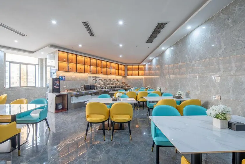 Chaoman Hotel (Foshan Qinghuiyuan Huagai Road Pedestrian Street) - Image 1