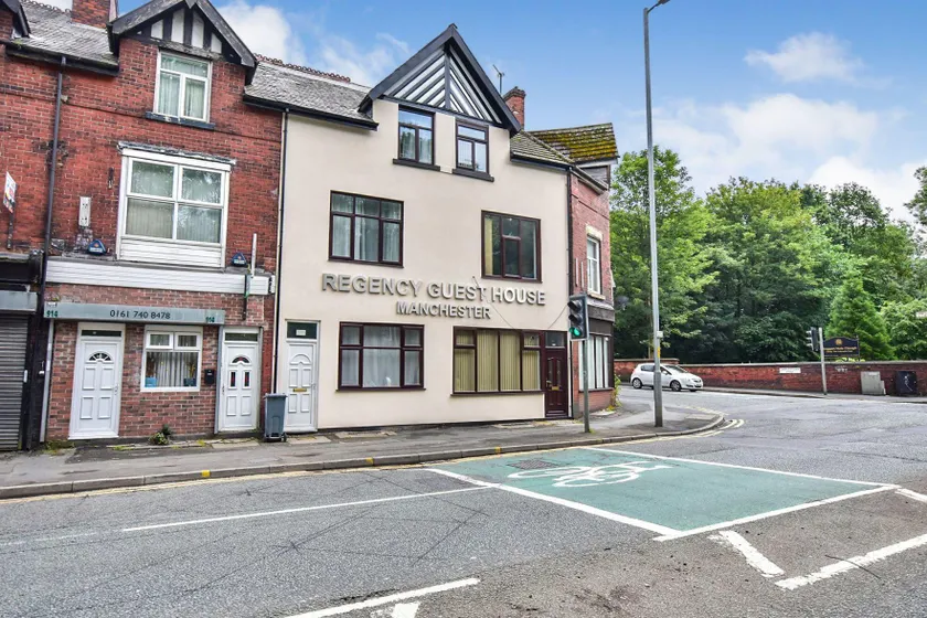 Regency GuestHouse Manchester North - Image 1